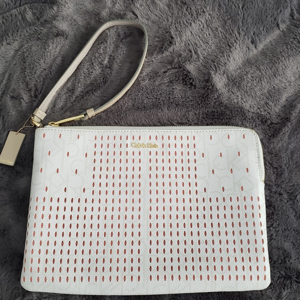 Cream clutch wriset